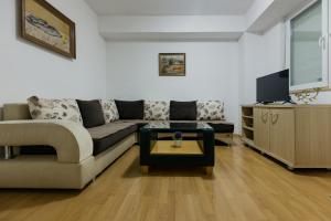 Dora Central Apartment - Free Parking & Sunrise View