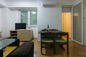 Dora Central Apartment - Free Parking & Sunrise View
