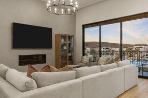 Barefoot Beach House C condo