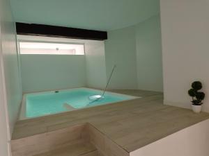 SeaSuites Turquoise - Casa premium con piscina interior privada y chillout