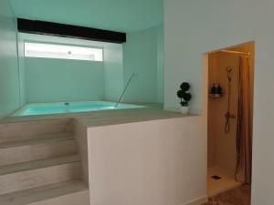 SeaSuites Turquoise - Casa premium con piscina interior privada y chillout