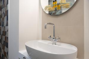 Ardiglione Central Living