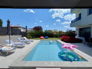 Villa Calypso, private pool with heating and salt water
