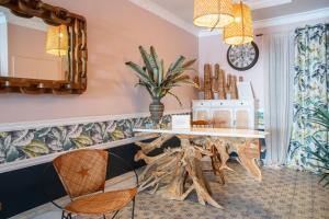 Parthenon Art Executive Wing-Seaside Collection