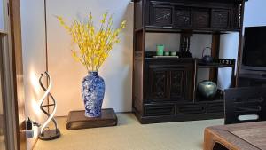 Entire Japanese Style Villa for Exclusive Use 5 Minute Walk from Kishinosato Station Shinsaibashi and Namba in 2 Stops 3 Minutes 4 Bedrooms 1 Living Room 2 Bathrooms Direct Access to KIX Modern Kitchen
