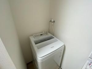 Entire Japanese Style Villa for Exclusive Use 5 Minute Walk from Kishinosato Station Shinsaibashi and Namba in 2 Stops 3 Minutes 4 Bedrooms 1 Living Room 2 Bathrooms Direct Access to KIX Modern Kitchen