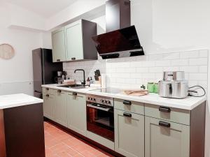 Exklusive Erdgeschosswohnung im romantischen Vierseitenhof mit 3 Schlafzimmern und 2 Bädern
