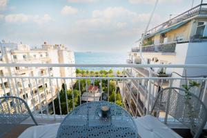 Panoramic Sea View 2BR Steps to DETH & Museums