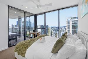 31F Premium 3BR Skyline River Views Brisbane One