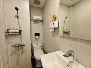 Central, Hoan Kiem, Old Quarter, TrainStreet, NewHouse, Cozy Room