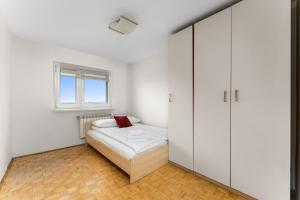 Oświecenia 10th Floor View Apartment by BookingHost