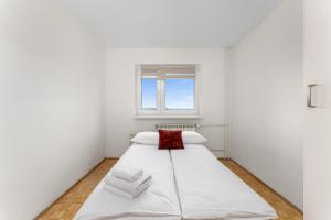 Oświecenia 10th Floor View Apartment by BookingHost