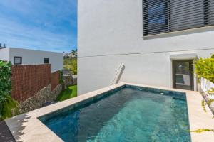 7 - Maison lumineuse avec petite piscine privee