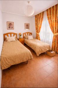El Edén Bungalow con terraza y piscina comunitaria en Guardamar