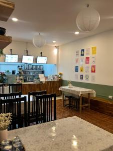 Homer House Hostel & Café