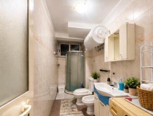 Cozy Breeze Central Apartment