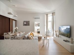 Central Apartments Lodz - 13 People - 3 Bedroom Apartment - City Center -GN56
