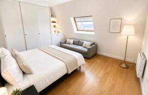 Champs-Élysées Luxury Suite
