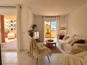 Cozy apartment with large beachfront terrace