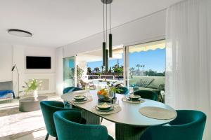 Modern Sea View Apt with Splash Pool in Calahonda