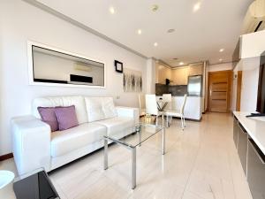 Mediterraneo Real Beach and Pool Cozy Apartment