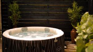 Cosy Cottage, Hot Tub, Fireplace, Games Room