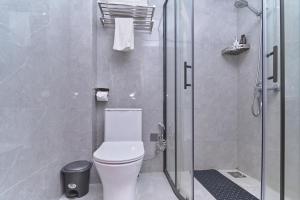 Comfort 1BR Lavington Behind Junction Mall - Fast WiFi, Pool & Gym
