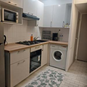 T2 residence alhambra avec piscine a 800 m plage richelieu et 300m ile des loisirs