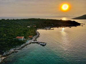 Joelle, House By The Sea