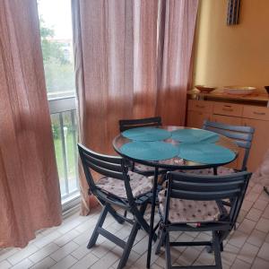 T2 residence alhambra avec piscine a 800 m plage richelieu et 300m ile des loisirs