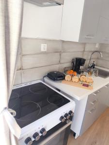 Nikos Place