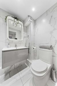 Paddington High Rise Flat for 5 Little Venice Walk