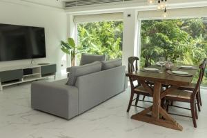 Sea View Apartment with Infinity Pool near Kata Beach
