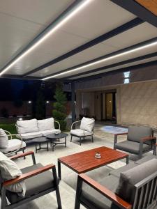 Villa Moste Ljubljana - Modern apartments with Pool, EV station & free parking