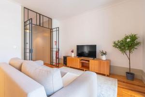 Modern Flat with Terrace & Garage by HostWise
