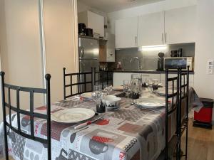 Apt PMR 2 chambres avec parking, proche tram