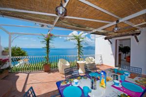 Casa Sunset, Among the stairs of Praiano