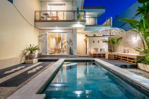 Central Seminyak Family friendly 3BR Kid Poolvilla