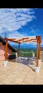 La loggia sulle Apuane