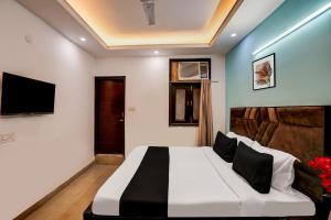 Super Hotel O Silver Key KD plaza Near Saket Metro station