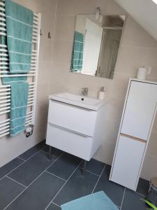 Chambre lit double avec SDB et WC privés