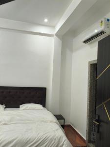 Ayodhya Hotel, Homestay