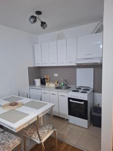 LEON Apartman