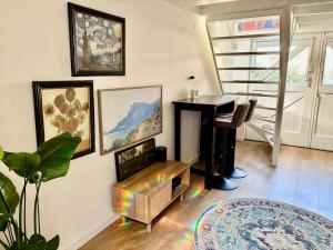 Home at Lone the Art House