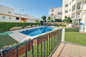 Terrace and pool Bright apartment