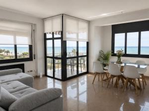 Maravilloso y gran apartamento frente al mar