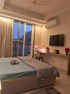 Cozy Balcony Studio near Medanta & Cyberhub