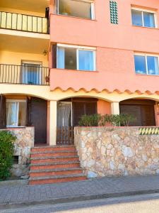 TRÈS BEL APPARTEMENT ENTIÈREMENT RÉNOVÉ