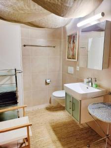 Independent studio room in private villa