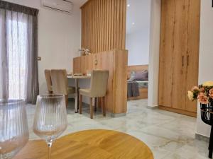 Anthouli homes 3, steps from beach and centre